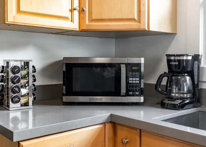 Modern Oasis With Pool & Jacuzzi Near Universal Studios
