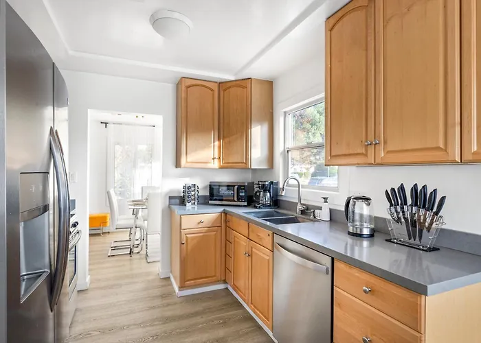 Modern Oasis With Pool & Jacuzzi Near Universal Studios